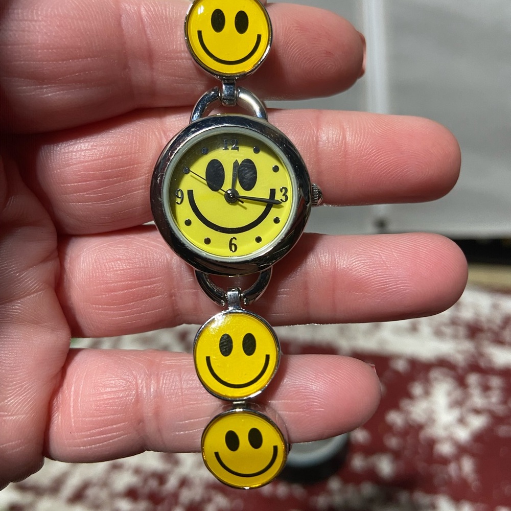Working Smily Face Accutime Watch